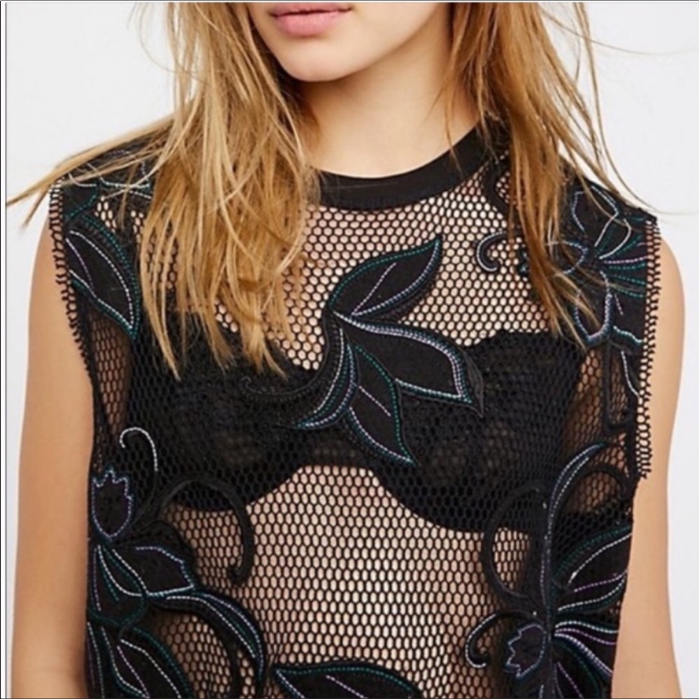 ❌SOLD❌ FREE PEOPLE Embroidered Appliqué  Top - Picture 3 of 8